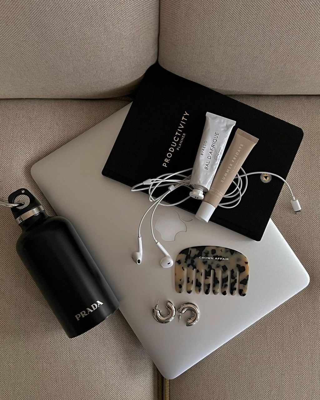 Stay Prepared and Professional:Essential Items for Your Work Bag