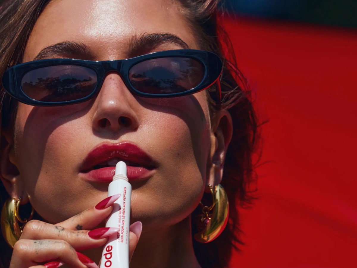 Hailey Bieber’s Strawberry Makeup: Shattering Beauty Records with Fresh&nbsp;Finesse